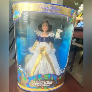 1998 Disney Snow White And The Seven Dwarfs Barbie Doll, Holiday Princess, NIB